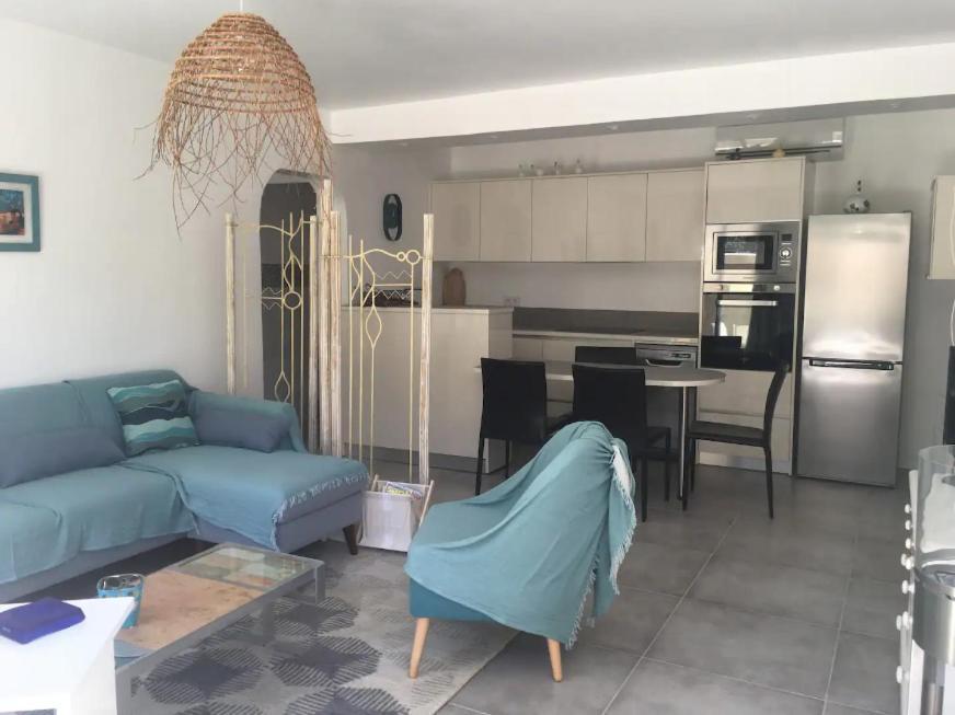 Azur Appart 4 Pers - Parking - Terrasse - 10Min Du Centre Cassis Esterno foto
