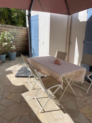 Azur Appart 4 Pers - Parking - Terrasse - 10Min Du Centre Cassis Esterno foto