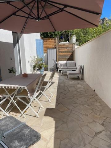 Azur Appart 4 Pers - Parking - Terrasse - 10Min Du Centre Cassis Esterno foto