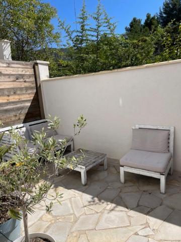 Azur Appart 4 Pers - Parking - Terrasse - 10Min Du Centre Cassis Esterno foto